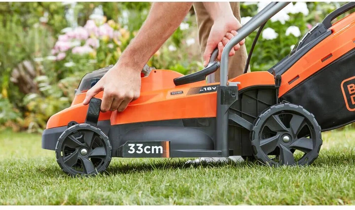 Газонокосилка аккумуляторная Black+Decker (BCMW3318L2) - Фото 7 Газонокосилка аккумуляторная Black+Decker (BCMW3318L2) - изображение 7
