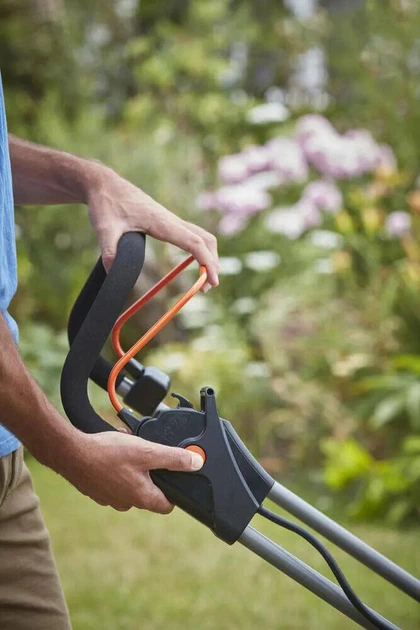 Газонокосилка аккумуляторная Black+Decker (BCMW3336L1) - Фото 11 Газонокосилка аккумуляторная Black+Decker (BCMW3336L1) - изображение 11