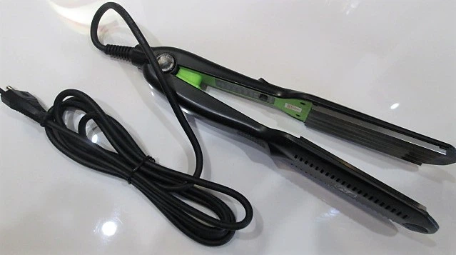Плойка выпрямитель из гофре для волос Promotec PM-1220 черная с салатовым - Фото 4 Плойка выпрямитель из гофре для волос Promotec PM-1220 черная с салатовым - изображение 4