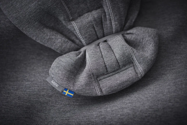 Кенгуру-переноска BabyBjorn Mini 3D Jersey Dark Grey, 7317680210845 - Фото 2 Кенгуру-переноска BabyBjorn Mini 3D Jersey Dark Grey, 7317680210845 - изображение 2