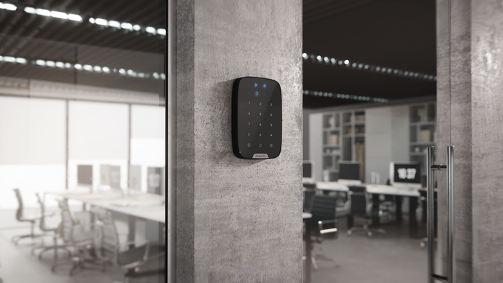 Беспроводная сенсорная клавиатура Ajax KeyPad Plus чёрная (000023069) - изображение 9