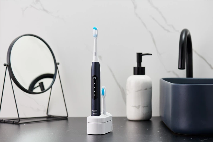 Електрична зубна щітка Oral-B Pulsonic Slim Luxe 4500 Чорна (4210201396420) - зображення 9