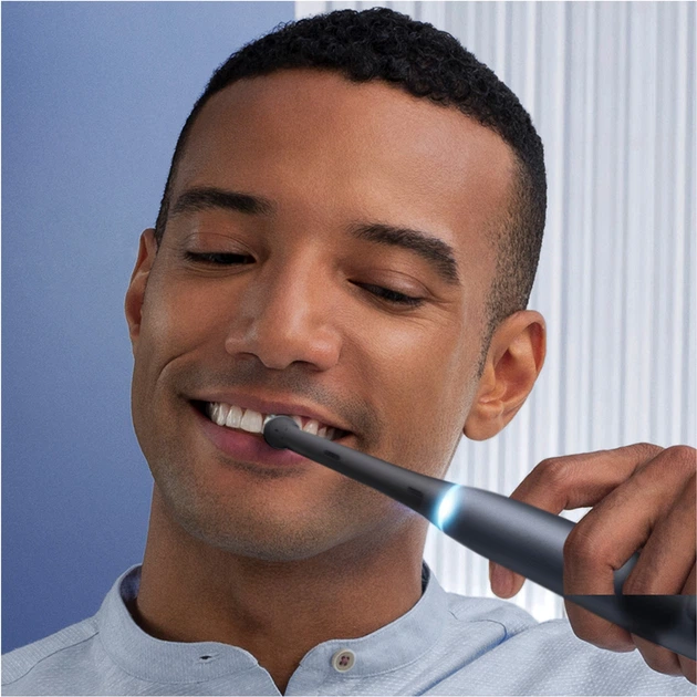 Електрична зубна щітка Oral-B iO Series 7 Чорна - зображення 10