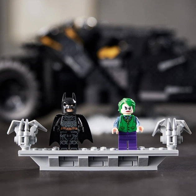Zestaw klocków LEGO DC Super Heroes Batman 2049 elementów (76240) - obraz 4