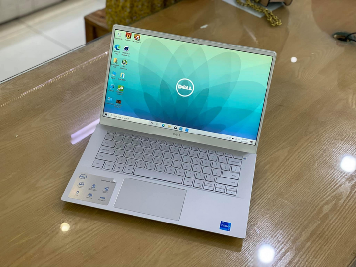 Windowsノート本体 Dell Inspiron 14 5402 i5-1135G7 8Gb 256 レビュー】 DELL Inspiron 14 5402：お手頃価格で使いやすい14