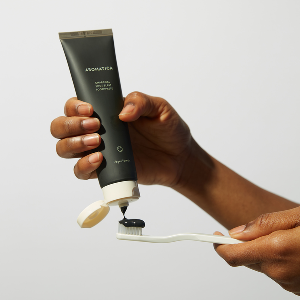 Зубная паста с древесным углем AROMATICA Soot Blast Toothpaste 130 г - изображение 5