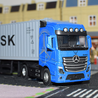 Машинка контейнеровоз MAERSK масштаб 1:50 Инерционная (JG2602