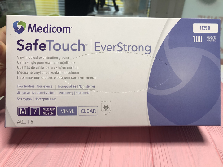 Виниловые медицинские перчатки размер M Medicom SafeTouch EverStrong 100шт - изображение 1
