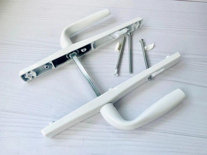 Дверной нажимной гарнитур Stublina для ПВХ дверей (межосевое рас-ие 92 мм, ширина планки 25 мм) белый Ral 9016 - изображение 2
