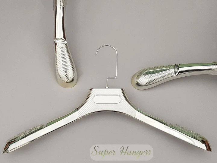 Плечики вешалки Hanger 44 см пластмассовые с широким ребристым плечом серебристые - Фото 1 Плечики вешалки Hanger 44 см пластмассовые с широким ребристым плечом серебристые - изображение 1