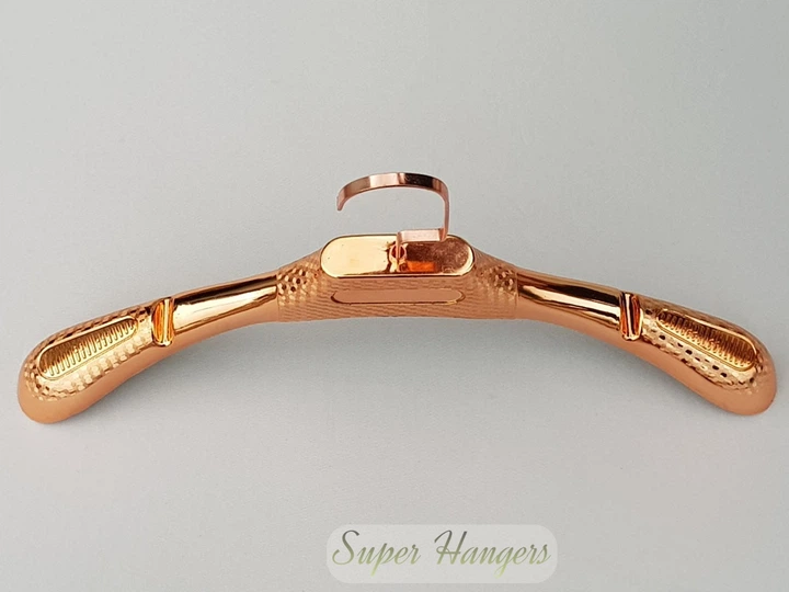 Плечики вешалки Hanger 39 см цвета меди пластмассовые с ребристым плечом - изображение 4