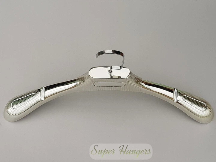 Плечики вешалки Hanger 44 см пластмассовые с широким ребристым плечом серебристые - Фото 4 Плечики вешалки Hanger 44 см пластмассовые с широким ребристым плечом серебристые - изображение 4