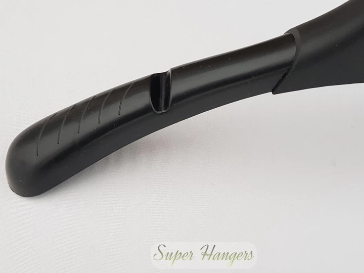 Плечики вешалки Hanger TZ8822 43 см черного цвета пластмассовые с вырезами и ребристым плечом - изображение 2