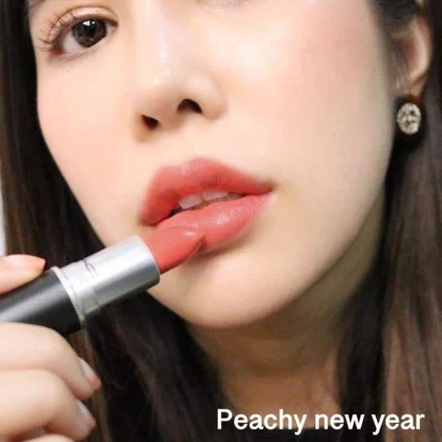 Кремовая помада с сатиновым финишем M.A.C Satin Lipstick 829 Peachy New Year 3 г - изображение 3