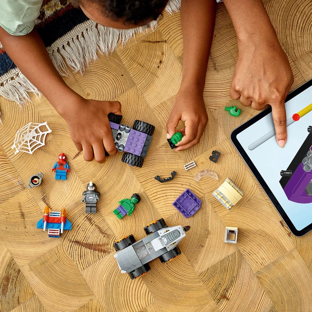 Zestaw klocków LEGO Super Heroes Marvel Hulk kontra Rhino — starcie pojazdów 110 elementów (10782) - obraz 4