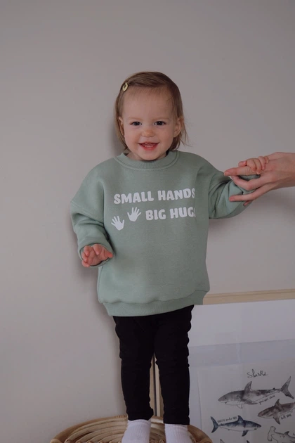 Світшот LaoMe дитячий утеплений з написом Small hands Big hugs 92см фісташковий - Фото 4 Світшот LaoMe дитячий утеплений з написом Small hands Big hugs 92см фісташковий - изображение 4