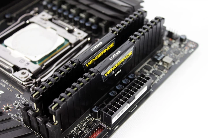 Оперативна пам'ять Corsair 8GB DDR4 2666MHz Vengeance (CMK8GX4M1A2666C16) Б/В - изображение 4