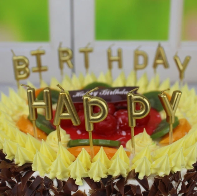 Свічки для торта Petit Candles, "Happy Birthday", золоті - Фото 8 Свічки для торта Petit Candles, "Happy Birthday", золоті - зображення 8