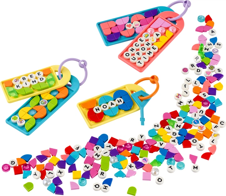 Zestaw klocków LEGO DOTS Duży zestaw zawieszek do toreb: napisy 228 elementów (41949) - obraz 7