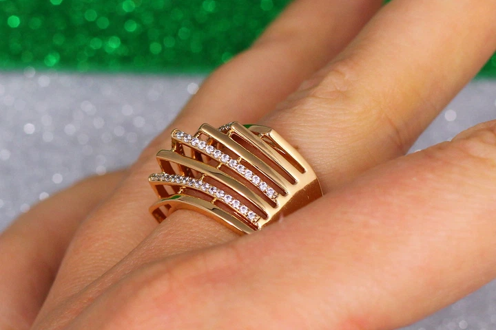 Кольцо Xuping Jewelry винтовые ступеньки р 17 золотистое - Фото 2 Кольцо Xuping Jewelry винтовые ступеньки р 17 золотистое - изображение 2