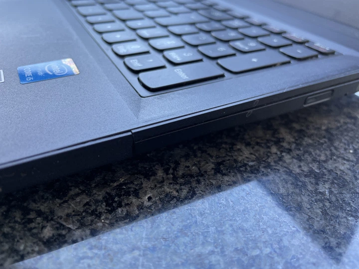 Ноутбук Lenovo B50-80 15.6  Full HD  Core i5  4 GB  SSD 120 GB