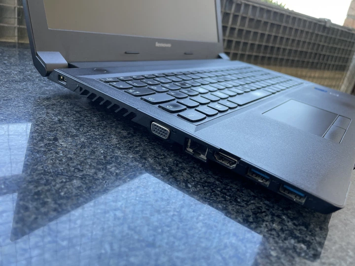 Ноутбук Lenovo B50-80 15.6  Full HD  Core i5  4 GB  SSD 120 GB
