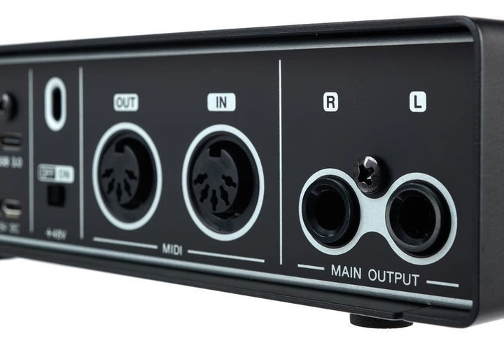 Аудиоинтерфейс / звуковая карта Steinberg UR22C – фото, отзывы