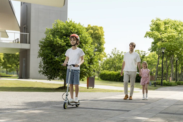 Набір Електросамокат Segway Ninebot C10 White (AA.00.0011.56) + Сумка Xiamen на кермо для електросамоката Xiamen Чорна (PH050604) - зображення 8