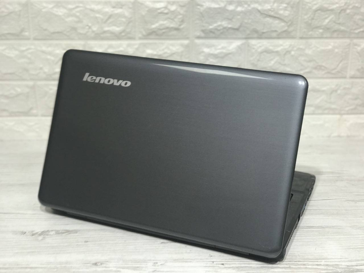 Lenovo G550 15.6 Intel T4300 4 RAM 320 HDD NVIDIA GT