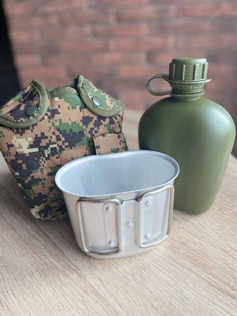 Фляга с подстаканником армейская в чехле пластиковая 1 Л (Пиксель зеленый №1) - изображение 1
