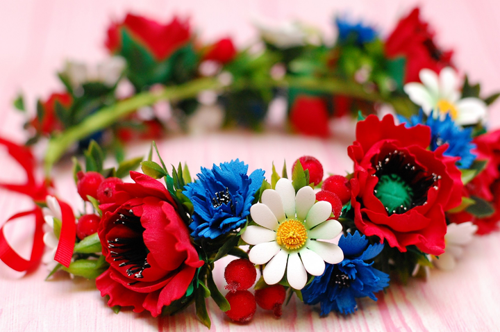 Украинский венок с цветами. Веночек на голову с красными розами