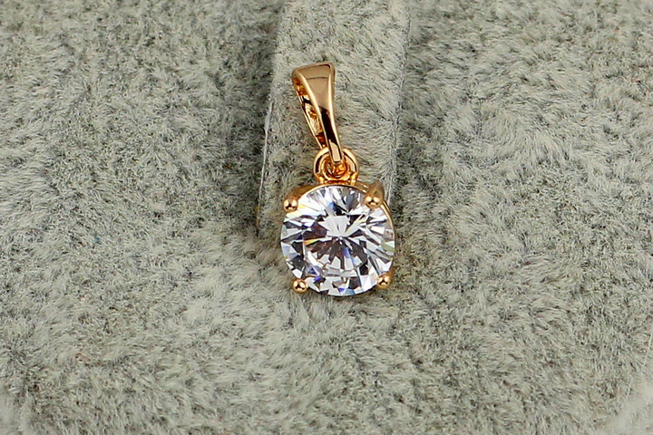 Кулон Xuping Jewelry белый камень на четыре крепления 7 мм золотистый ...