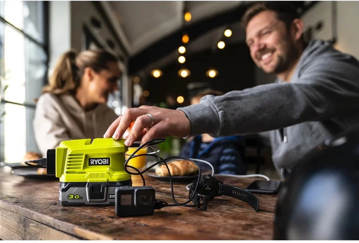 Inwerter napięcia akumulatorowy RYOBI ONE+ RY18BI150A-0, 220 Volt, 150W (bez akumulatora i ładowarki) (5133004895) - obraz 2