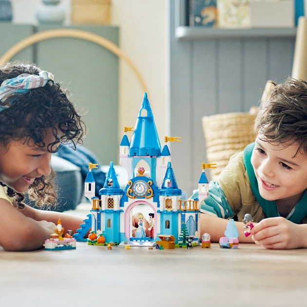 Zestaw klocków LEGO Disney Princess Zamek Kopciuszka i księcia z bajki 365 elementów (43206) - obraz 3