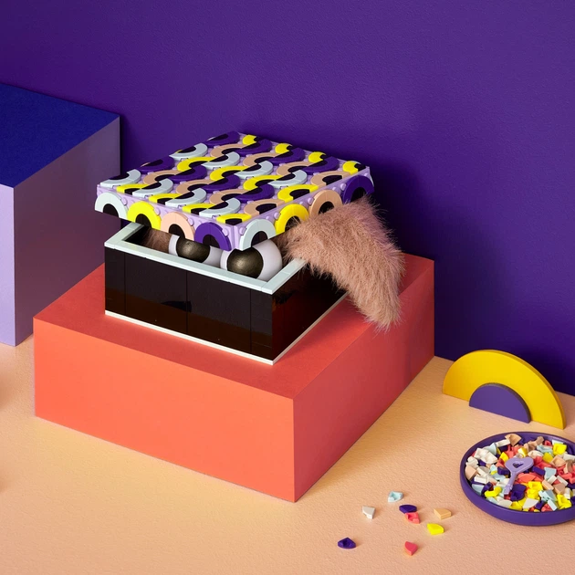 Zestaw klocków LEGO DOTS Duże Pudełko 479 elementów (41960) - obraz 4