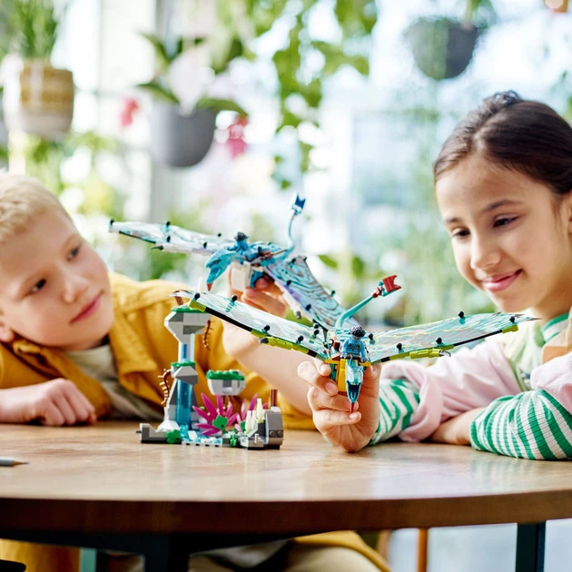 Zestaw klocków LEGO Avatar Pierwszy lot na zmorze Jake’a i Neytiri 572 elementy (75572) - obraz 3