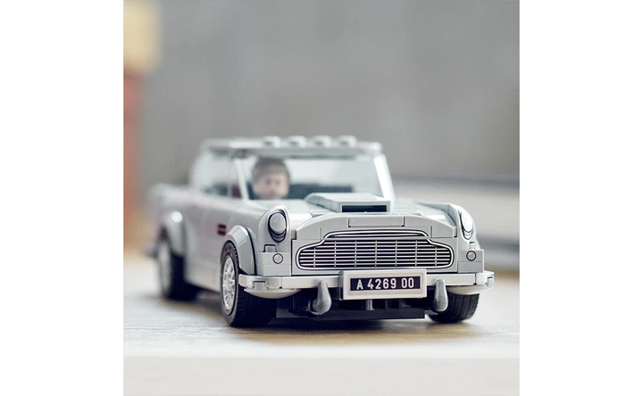 Конструктор LEGO 007 Aston Martin DB5 298 деталей (76911) - изображение 4