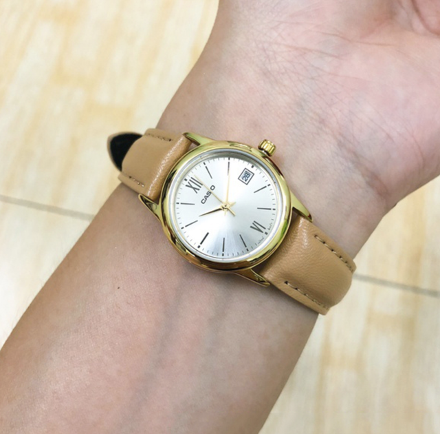 Стильные женские часы Casio LTP-V002GL-7B3UDF Серебристые со светло-коричневым - Фото 3 Стильные женские часы Casio LTP-V002GL-7B3UDF Серебристые со светло-коричневым - изображение 3