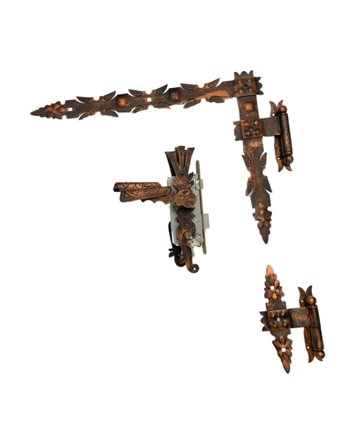 Комплект кованої фурнітури для хвіртки - ковані петлі та замок з ручками Мідь 460х620 - Фото 2 Комплект кованої фурнітури для хвіртки - ковані петлі та замок з ручками Мідь 460х620 - зображення 2