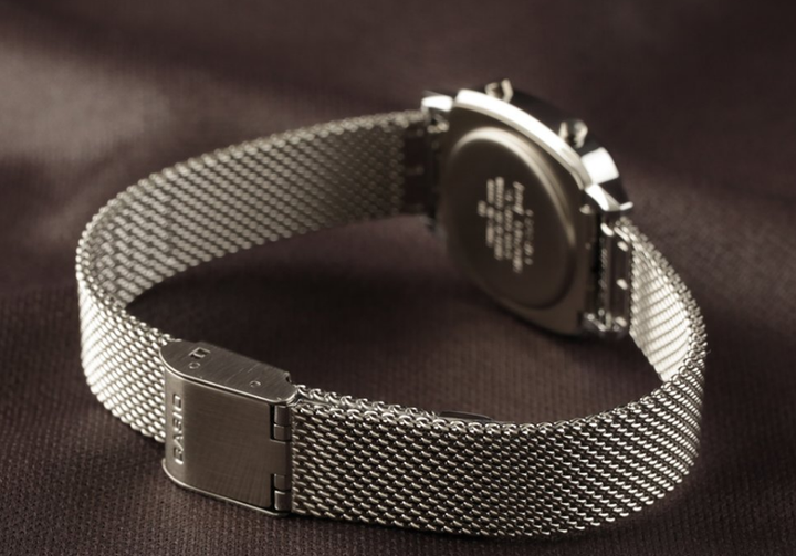 Жіночий наручний годинник CASIO LA670WEM-7EF Срібло\білий екран Водонепроникний - зображення 4