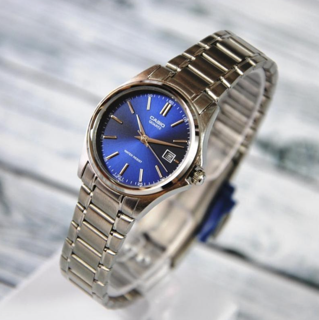 腕時計 カシオ レディース EAW-LTP-1183A-2A LTP1183 3-Hand Analog Ladies Fashion Blue Face Silver Met 萬年鐘錶- CASIO 黑面經典不鏽鋼女錶LTP-1183A-2A