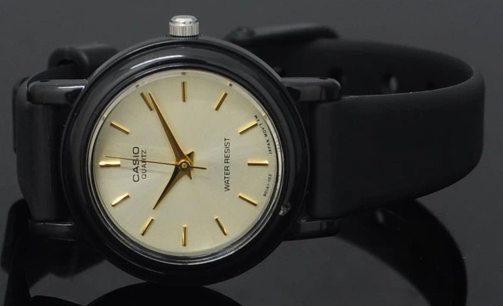 Жіночий наручний годинник корпус з полімеру CASIO LQ-139EMV-9A Чорний\золотистий екран - зображення 5