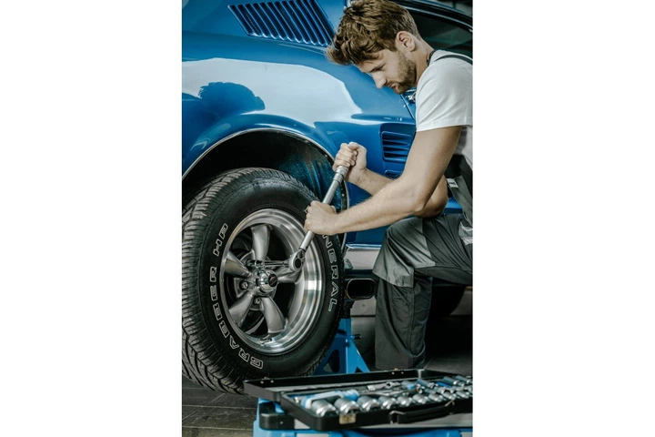 Динамометричний ключ Hoegert 1/2", 42-210 Нм HT1W707 - зображення 3