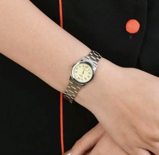 Женские функциональные часы Casio LTP-V001SG-9B Серебристые с желтым - изображение 7