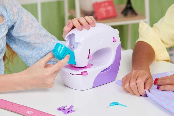 Zestaw do gry Spin Master Cool Maker: maszyna do szycia z akcesoriami Fashion Studio (6063925) - obraz 8