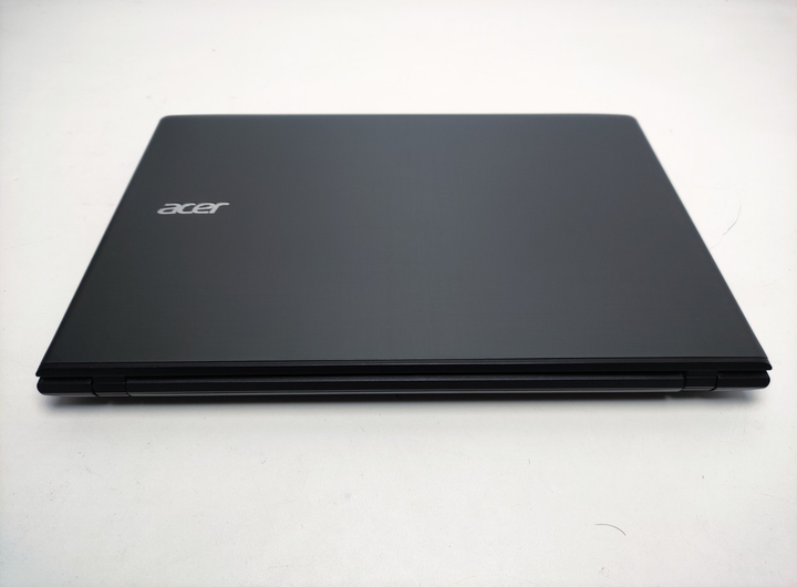 Acer aspire E5 576G core i7 940MX ssd256-