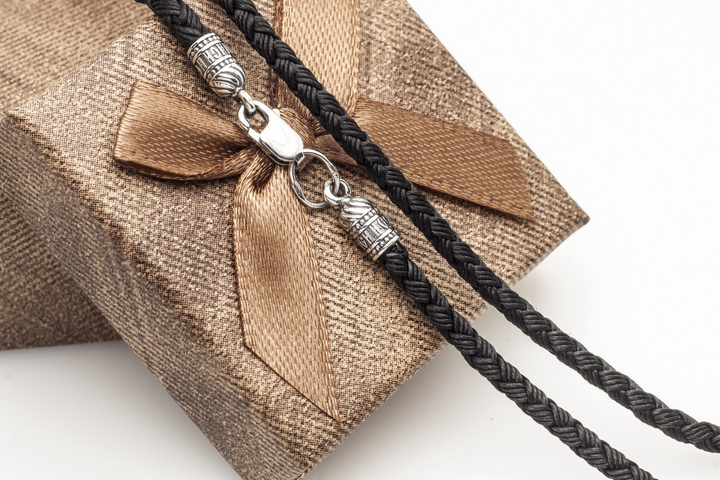 Шнурок на шею с серебряным замком, толщина 3 мм, шелк Милан длина 55 ...