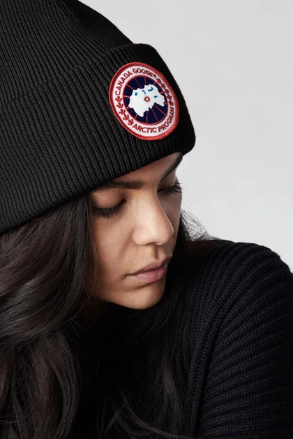   Arctic Disc Toque ブラック Зимова жіноча шапка Canada Goose ARCTIC DISC TOQUE Black чорна