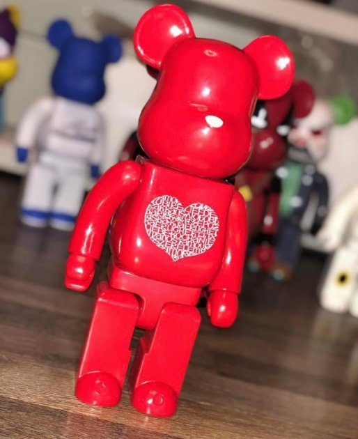 Фигурка Bearbrick My Valentine Красное сердце Валентин 400%, 28 см ...