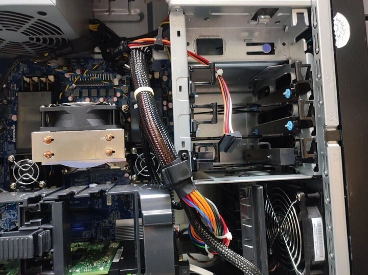 Робоча станція Lenovo ThinkStation S30 Tower / Xeon E5-1650 v2 (6(12) ядер по 3.5-3.9GHz) / 32GB DDR3 / 120GB SSD / Quadro K4000, 3 GB GDDR5, 192bit / 610W / DVI / DisplayPort б/в - Фото 5 Робоча станція Lenovo ThinkStation S30 Tower / Xeon E5-1650 v2 (6(12) ядер по 3.5-3.9GHz) / 32GB DDR3 / 120GB SSD / Quadro K4000, 3 GB GDDR5, 192bit / 610W / DVI / DisplayPort б/в - зображення 5